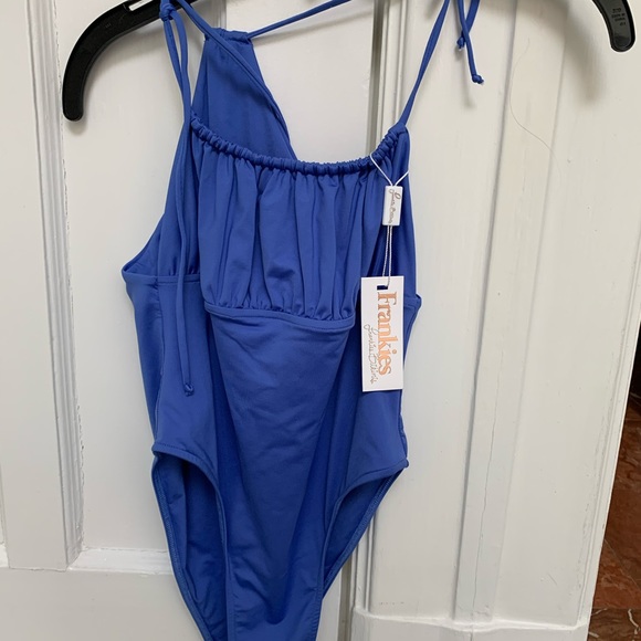 Frankie’s bikini - Picture 3 of 4